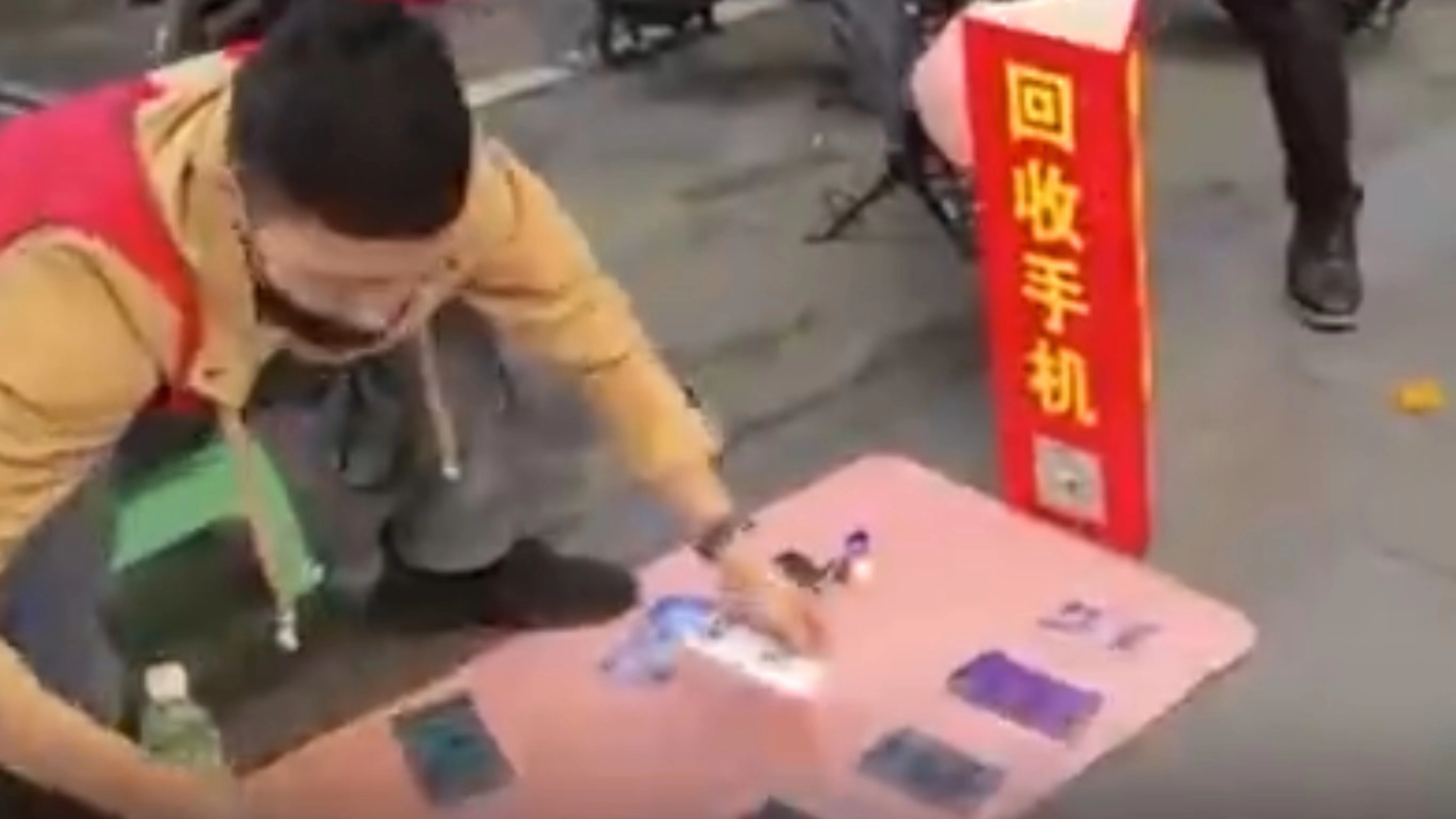 面對疫情挑戰(zhàn) 每個(gè)人都在努力奮斗
