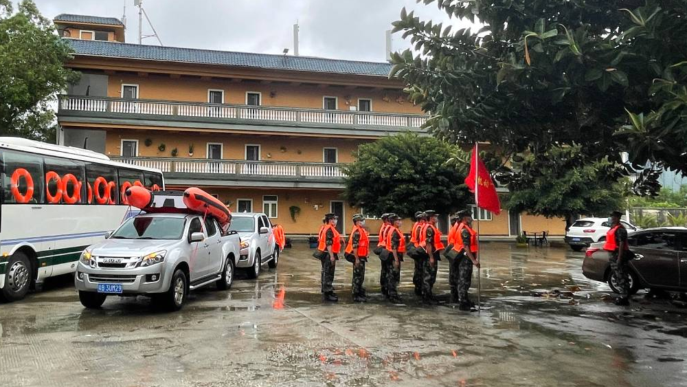 溫暖且堅定，致敬暴雨中的“守護(hù)”色！